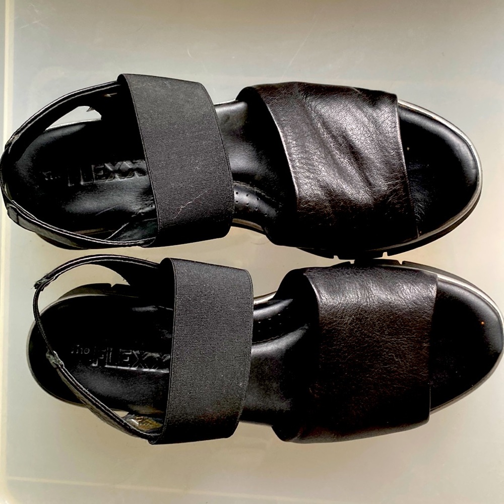 The Flexx Black Sandals Sz 8.5